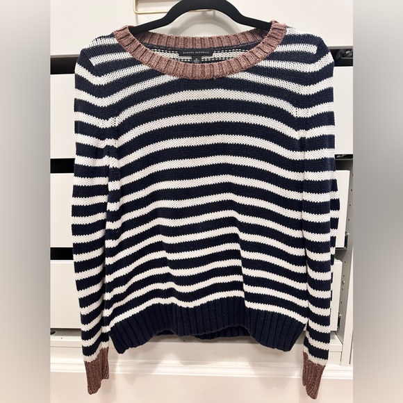 Banana Republic Sweaters - Banana Republic women’s striped crew neck sweater